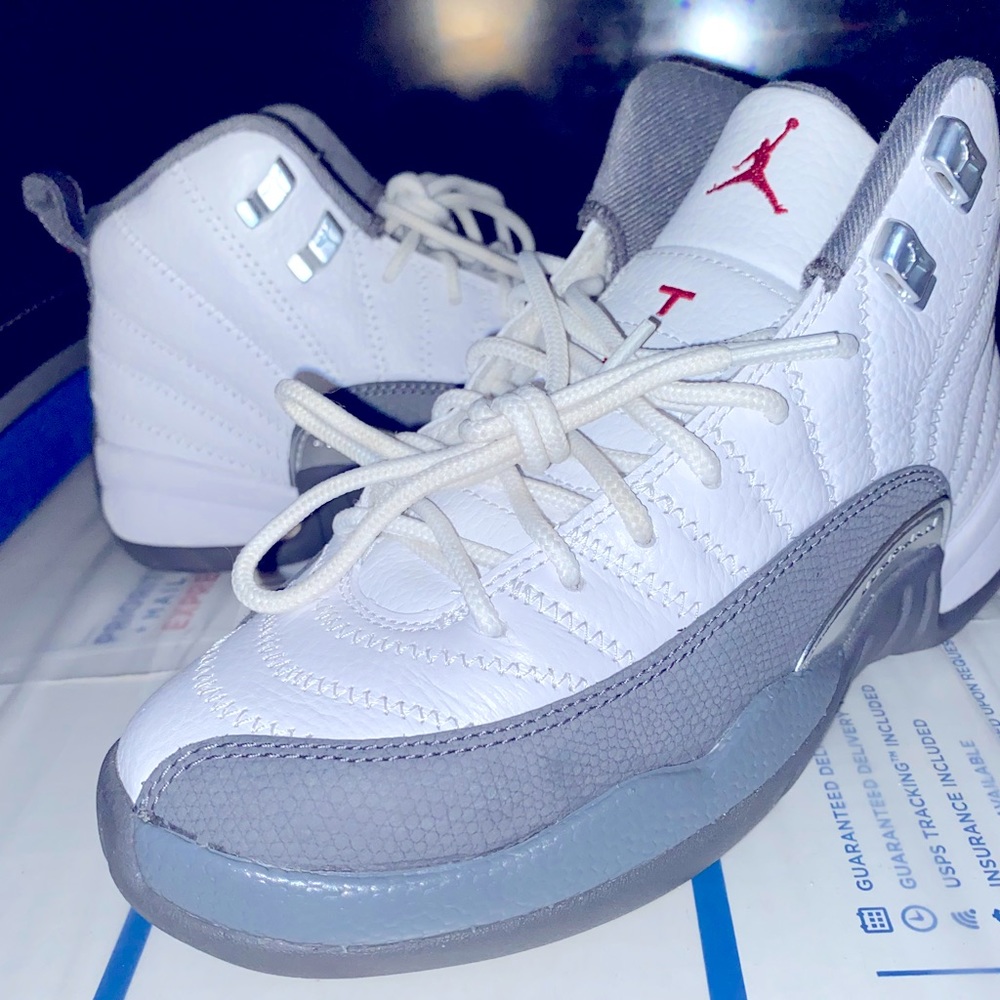 ❤️SOLD❤️AIR JORDAN RETRO 12 👻👻